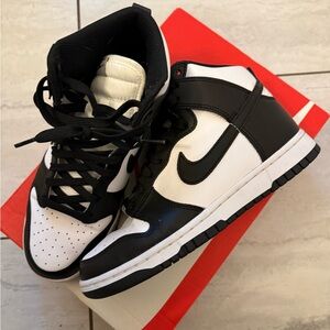 Nike Dunk Hi Retro in Total Orange